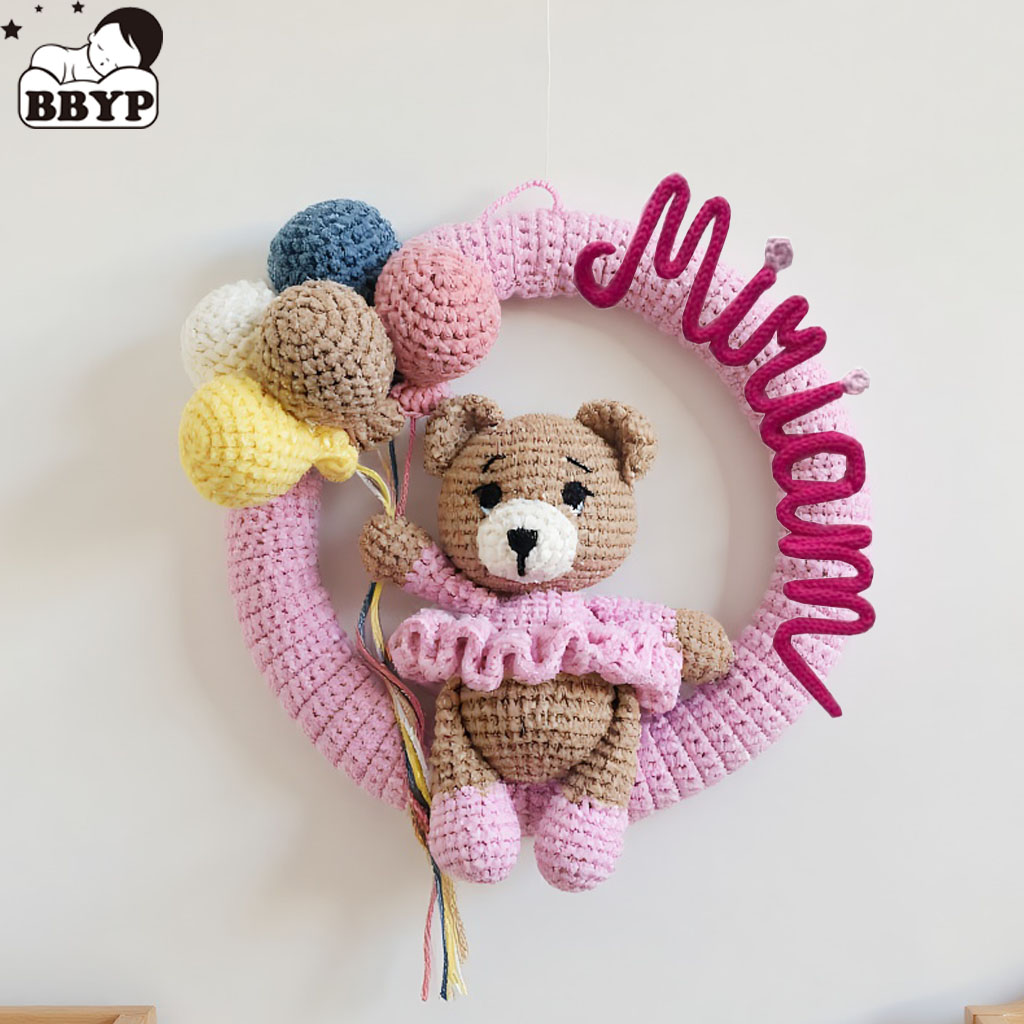 Baby Nursery Unisex - クマと風船付きのパーソナライズされたかぎ針編みのネームリース、赤ちゃん用のカスタム保育園の壁飾り、手作りギフト、新生児ギフト、ベビーシャワー