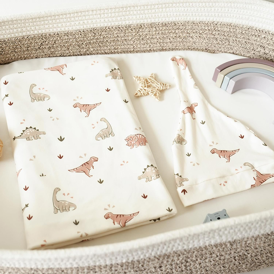 ベビーおくるみブランケットとお揃いのビーニーセット 新生児用 - Baby Nursery Kit のレビューと価格