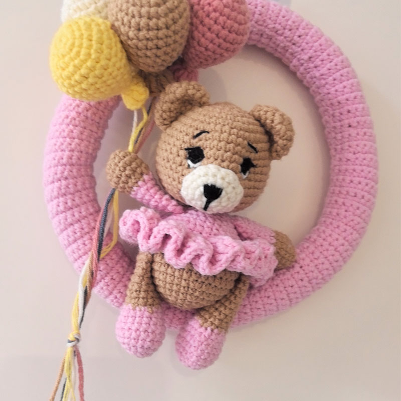 クマと風船付きのパーソナライズされたかぎ針編みのネームリース - Baby Nursery Unisex のレビューと価格